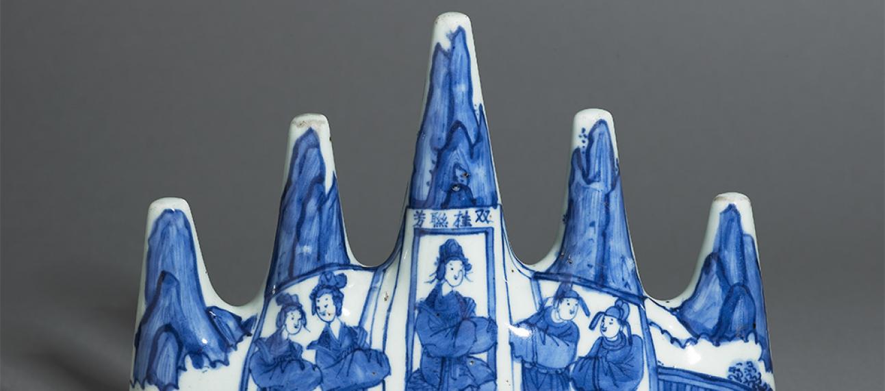Blue and white ceramic paint brush rest in the form of a mountain with 5 humps