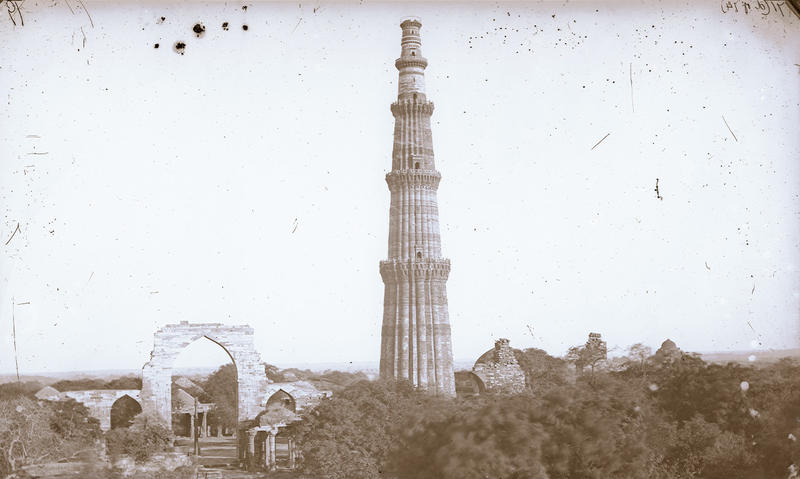 Sepia photo of Qutub tower from Colonial India days